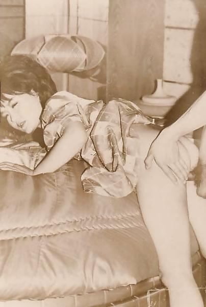 25P Vintage and Retro Asian Women