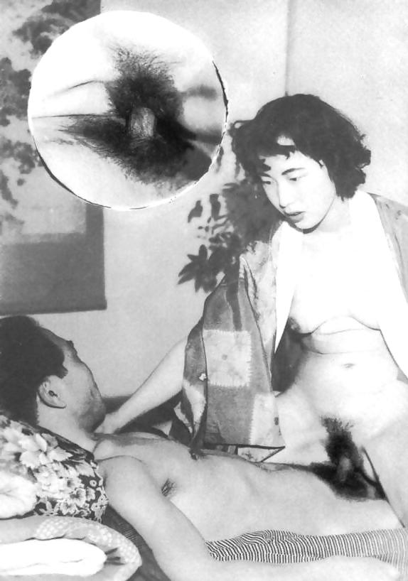 25P Vintage and Retro Asian Women