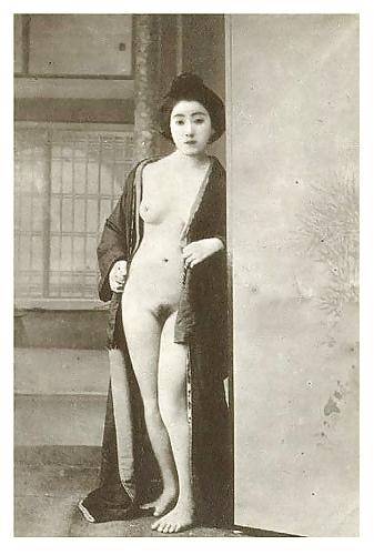 25P Vintage and Retro Asian Women