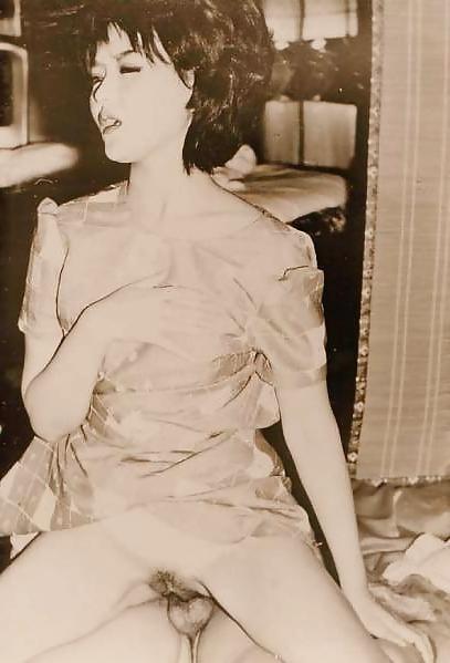 25P Vintage and Retro Asian Women