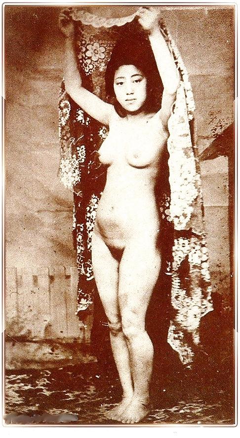 25P Vintage and Retro Asian Women