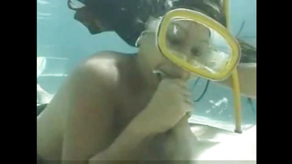 25P Underwater blowjobs