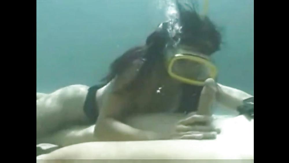 25P Underwater blowjobs