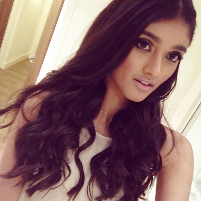 25P British Indian Model - AND HER MUM! -FOR COMMENTS