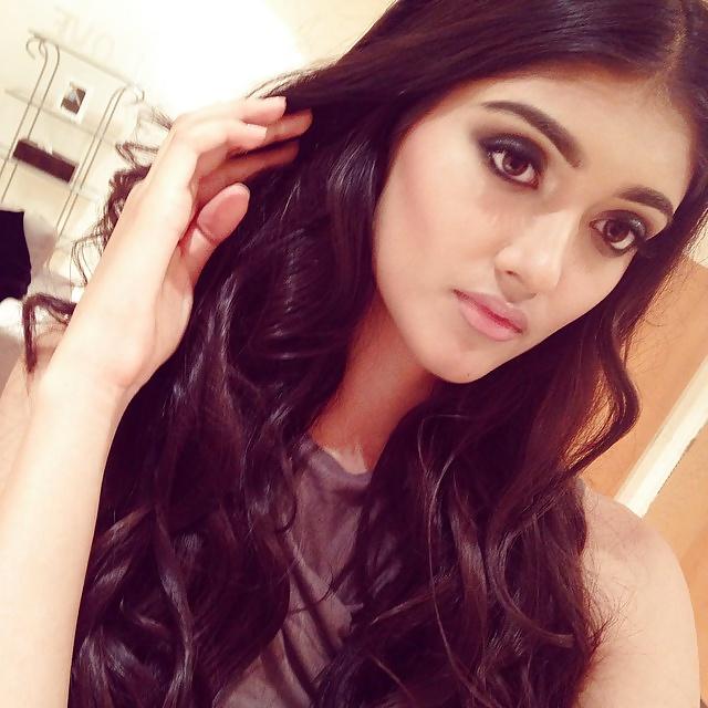 25P British Indian Model - AND HER MUM! -FOR COMMENTS