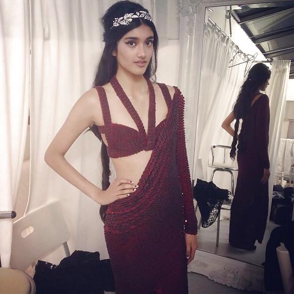 25P British Indian Model - AND HER MUM! -FOR COMMENTS
