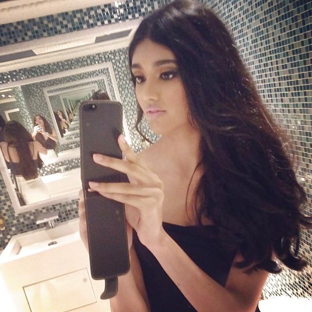 25P British Indian Model - AND HER MUM! -FOR COMMENTS