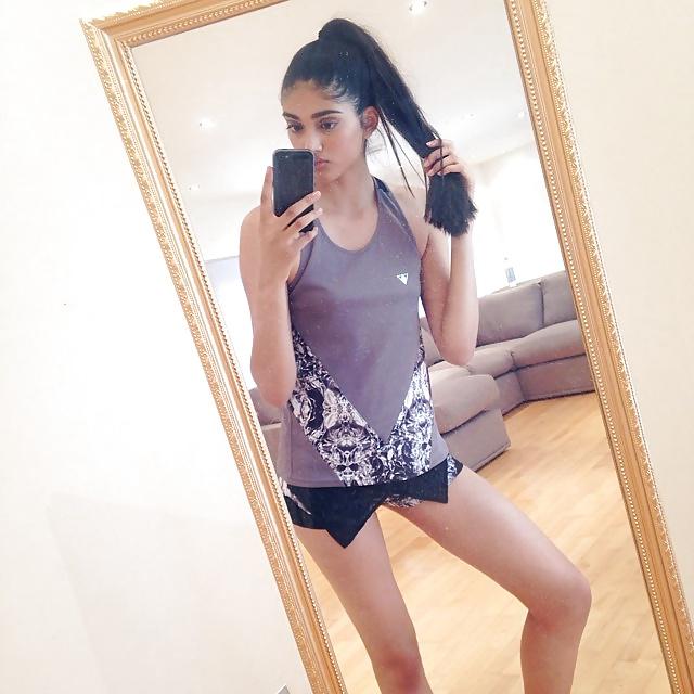 25P British Indian Model - AND HER MUM! -FOR COMMENTS