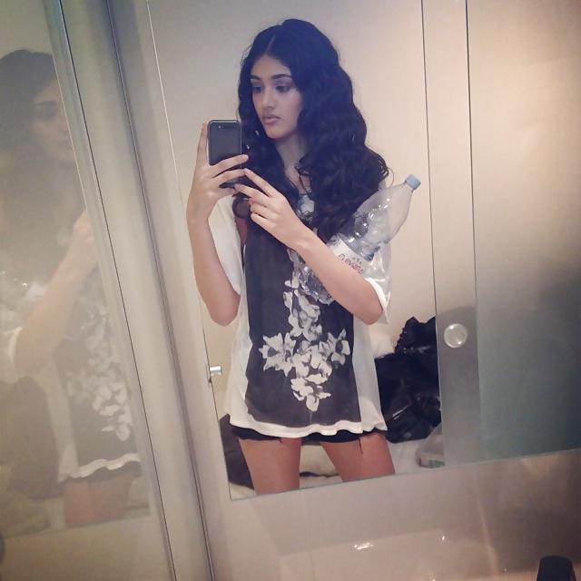 25P British Indian Model - AND HER MUM! -FOR COMMENTS