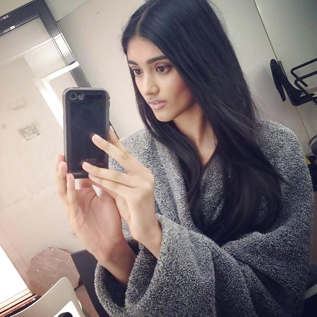 25P British Indian Model - AND HER MUM! -FOR COMMENTS