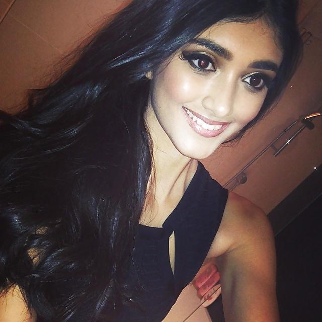 25P British Indian Model - AND HER MUM! -FOR COMMENTS