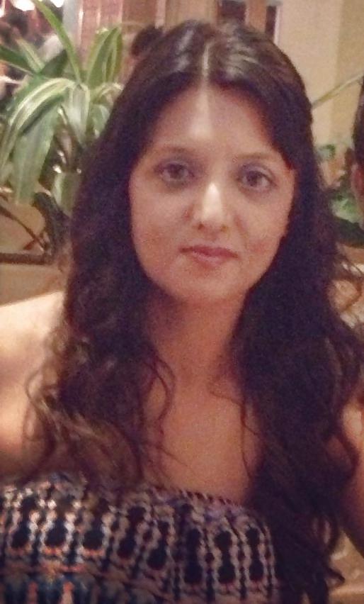 25P British Indian Model - AND HER MUM! -FOR COMMENTS