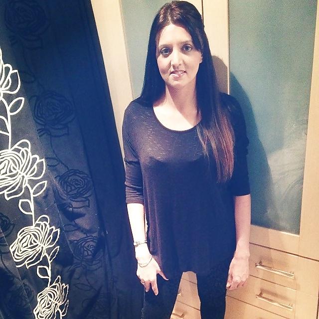 25P British Indian Model - AND HER MUM! -FOR COMMENTS