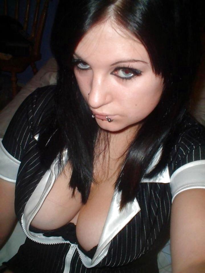 25P Busty Teens Cleavage 5