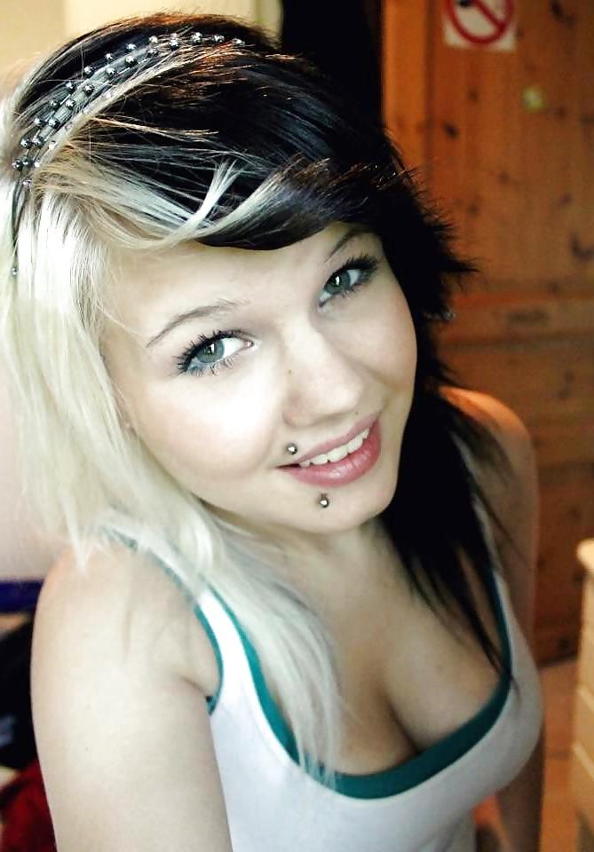 25P Busty Teens Cleavage 5