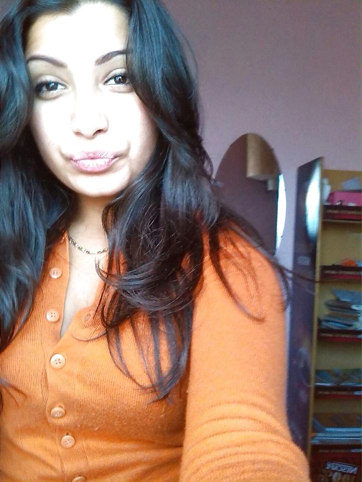 25P Gipsy whores, kissing lips