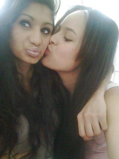 25P Gipsy whores, kissing lips