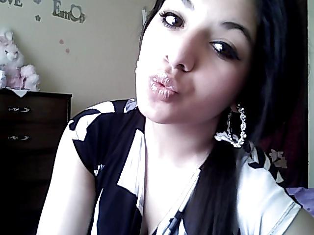 25P Gipsy whores, kissing lips