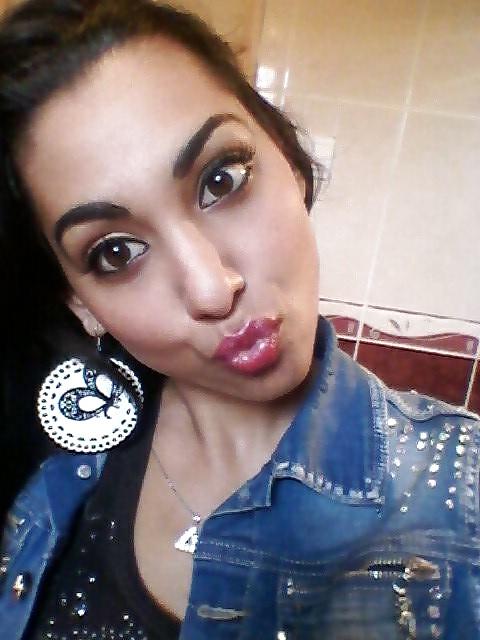 25P Gipsy whores, kissing lips