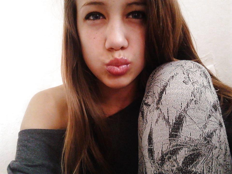 25P Gipsy whores, kissing lips