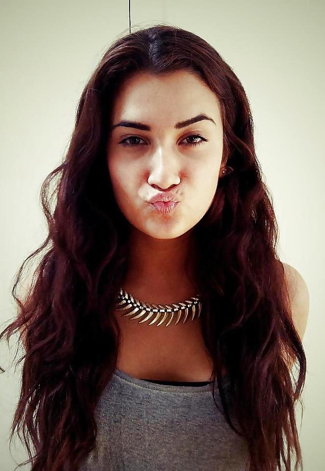 25P Gipsy whores, kissing lips