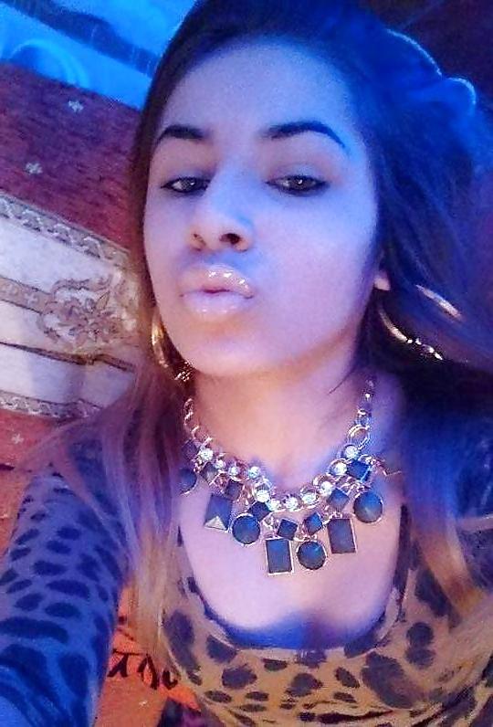25P Gipsy whores, kissing lips