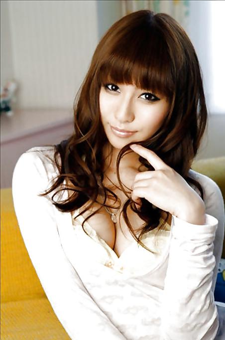 25P Sexy Cleavage 57