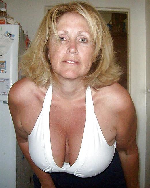 25P Sexy Cleavage 57