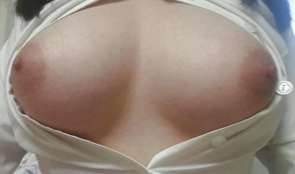 21P Korean girl takes self pics