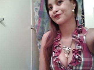 8P Latinas cleavage and downblouse