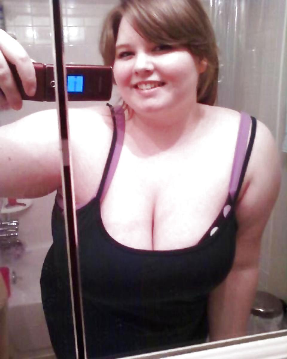 25P BBW Cleavage Gallery #1
