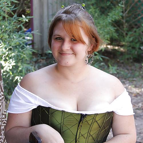 25P BBW Cleavage Gallery #1