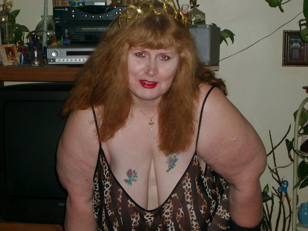 25P BBW Cleavage Gallery #1