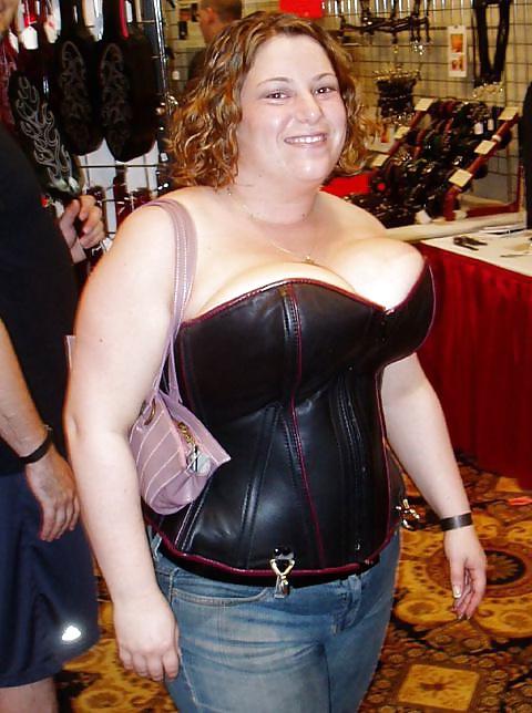 25P BBW Cleavage Gallery #1