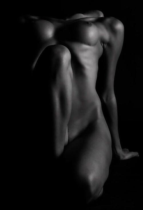 25P Perfect Storm - Beautiful Form of Nude Women - Soft & Classy