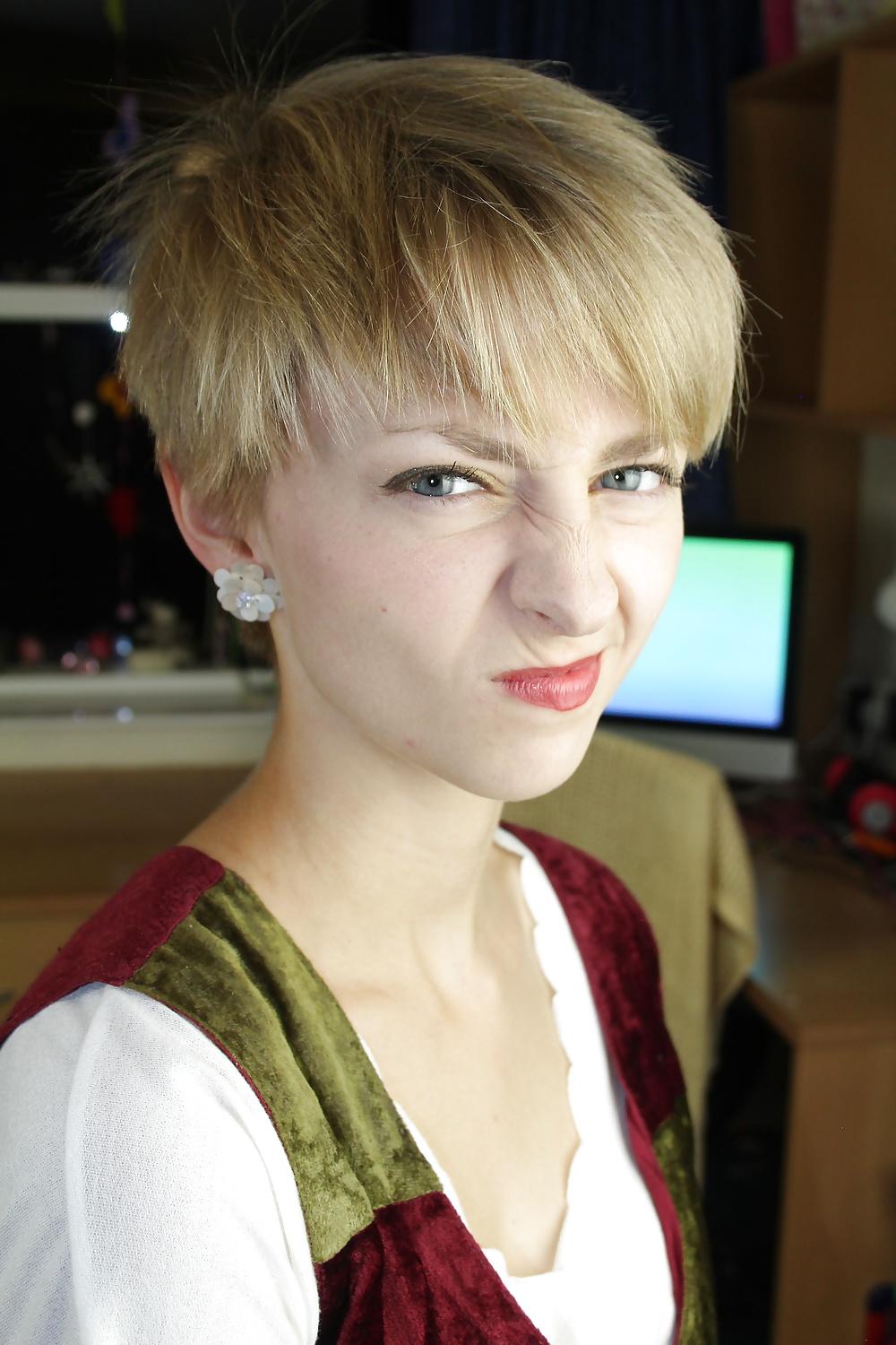 19P Short hair girls 