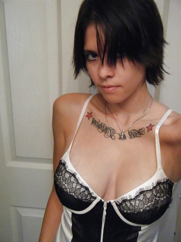 19P Short hair girls 