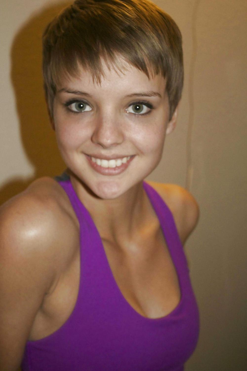 19P Short hair girls 