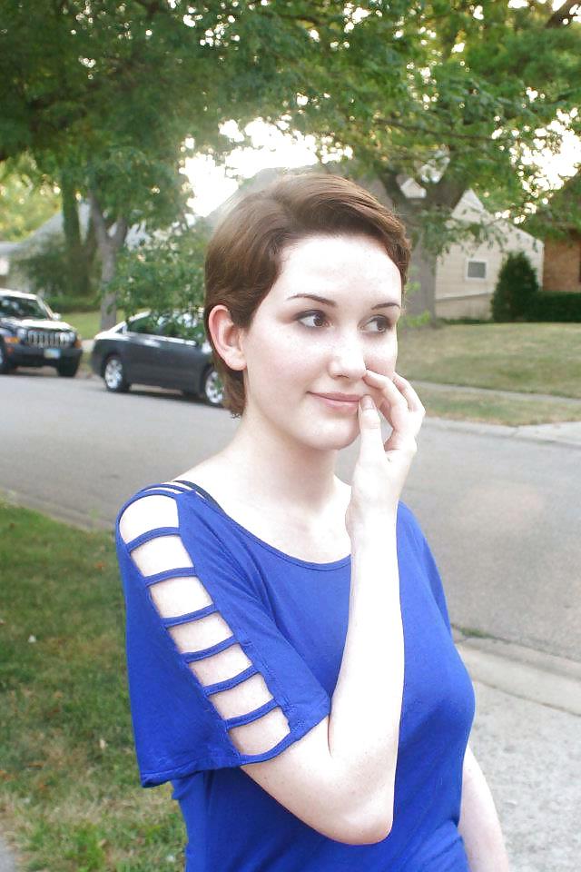 19P Short hair girls 