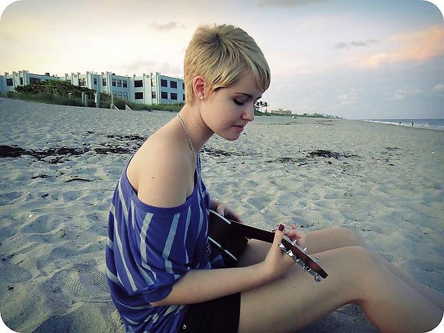 19P Short hair girls 