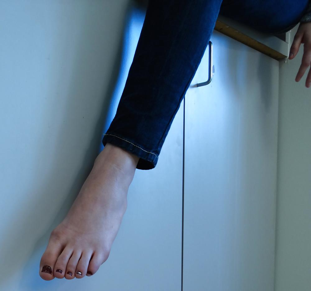 25P LONG SEXY FEET AND TOES