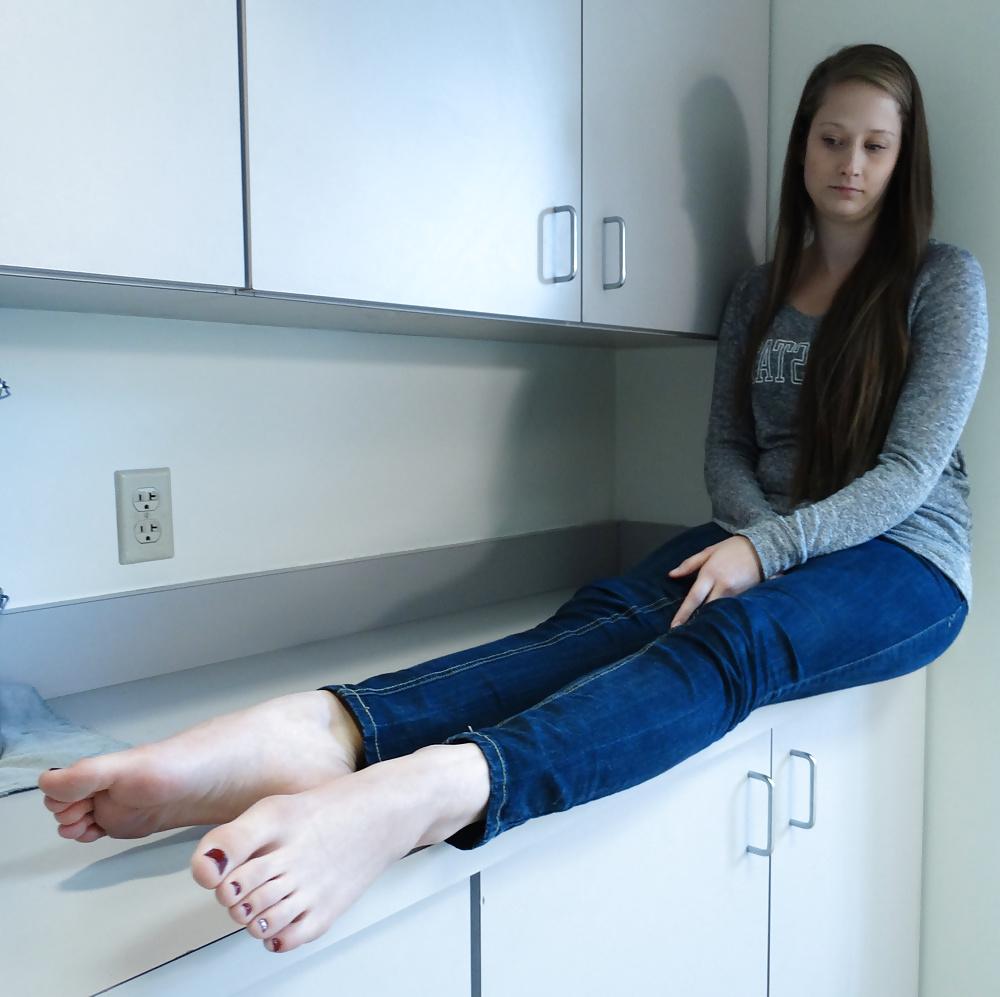 25P LONG SEXY FEET AND TOES