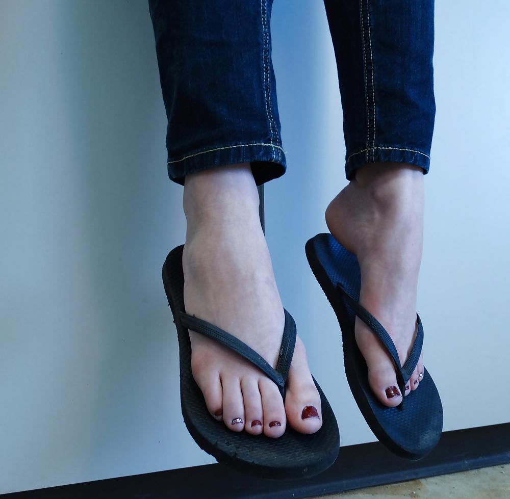25P LONG SEXY FEET AND TOES