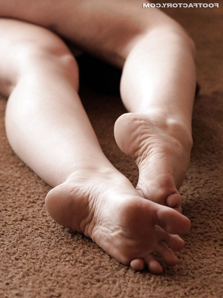 25P Random feet, footjob pt 10