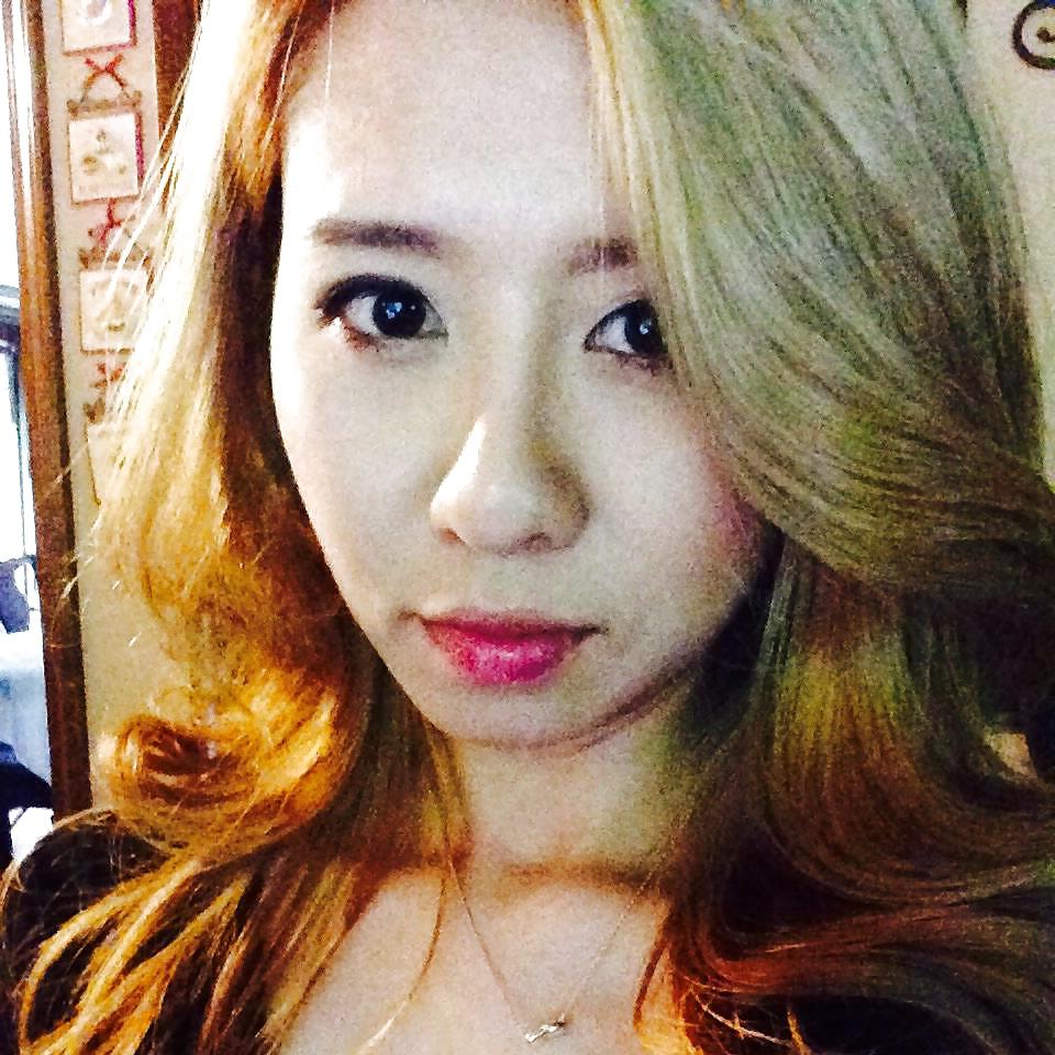 15P White cock loving korean whore