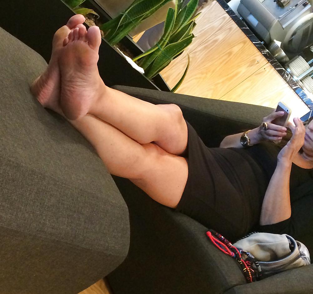 24P RICH TURKISH MILF (Candid)