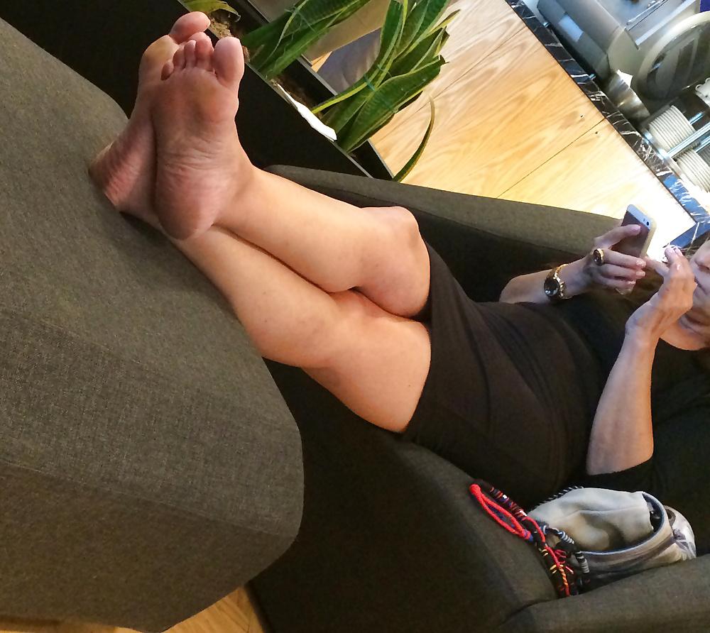 24P RICH TURKISH MILF (Candid)