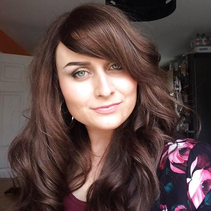 13P British Chloe Leeds