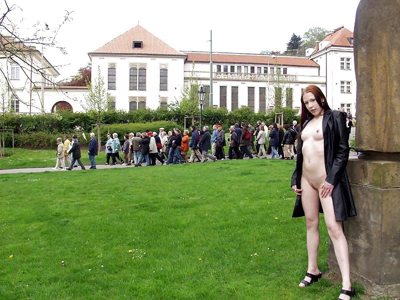 25P British girl nude in public 3 (Camaster)
