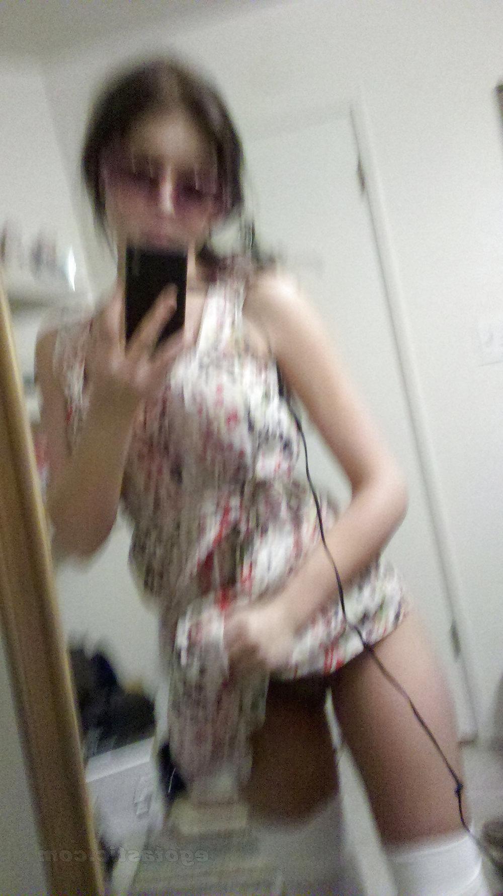 25P Renee Olstead - Leaked Naked and Naughty personal pictures!